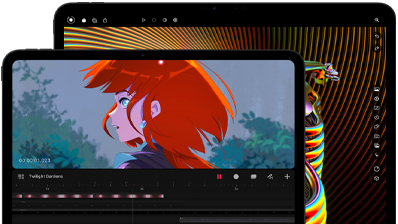 13-tommers iPad Pro og 11-tommers iPad Pro i fargen stellarsvart vises forfra i liggende retning. Enhetene har avrundede hjørner og svart kant rundt skjermen. 11-tommers skjerm viser et fargesterkt bilde av en figur med rødt hår, og 13-tommers skjerm viser fargerike elementer i et grensesnitt for bilderedigering.