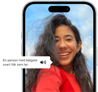 iPhone 15 viser en VoiceOver-beskrivelse av et bilde: en person med bølgete svart hår, som ler