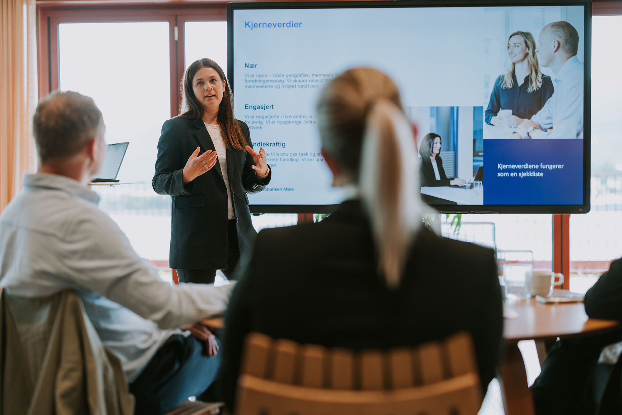 Guro-Klubbenes-presenterer