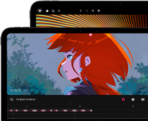 13-tommers iPad Pro og 11-tommers iPad Pro i fargen stellarsvart vises forfra i liggende retning. Enhetene har avrundede hjørner og svart kant rundt skjermen. 11-tommers skjerm viser et fargesterkt bilde av en figur med rødt hår, og 13-tommers skjerm viser fargerike elementer i et grensesnitt for bilderedigering.