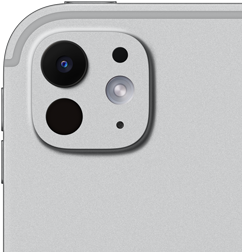 iPad Pro i fargen sølv sett fra baksiden. Enheten har et avansert kamerasystem med objektiv med fem elementer og adaptiv True Tone Flash.